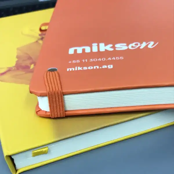 Cadernos personalizados de capa dura com elástico