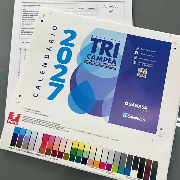 Prova de cor certificada de um calendário com escala de controle Ugra/Fogra e relatório Fiery Verify aprovado